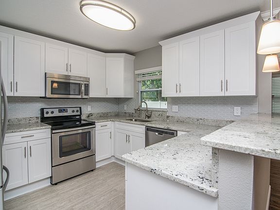 3rd image of 3200 W Euclid Ave