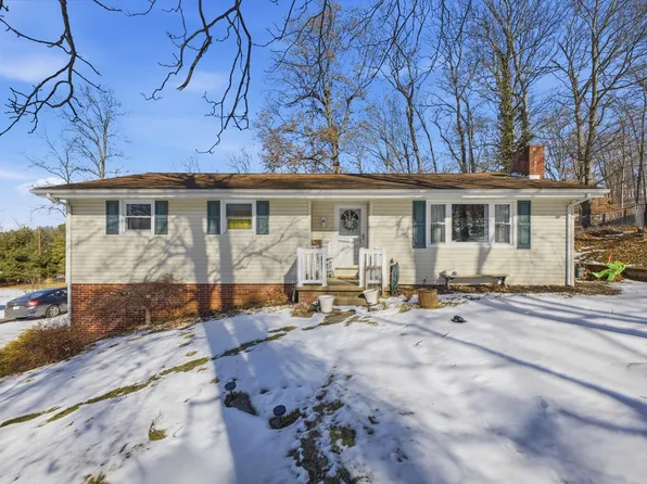 975 Blossom Ln, Zanesville, OH 43701