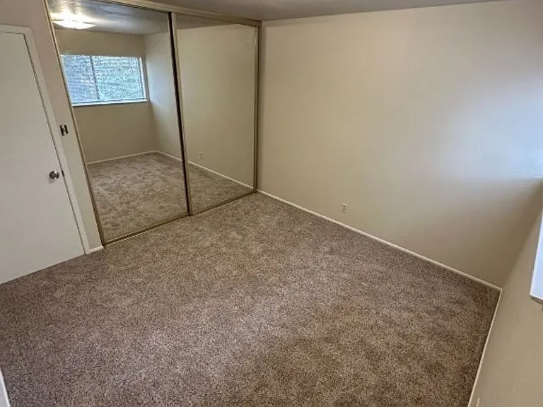 586 Berry Ave — Photo 10