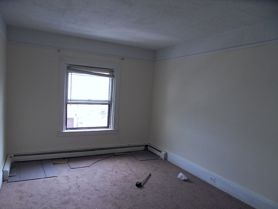 2nd image of 26 Valley Pl #3