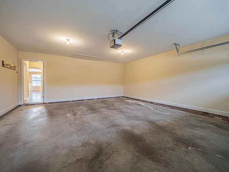 2740 Foxcroft Cir — Photo 25