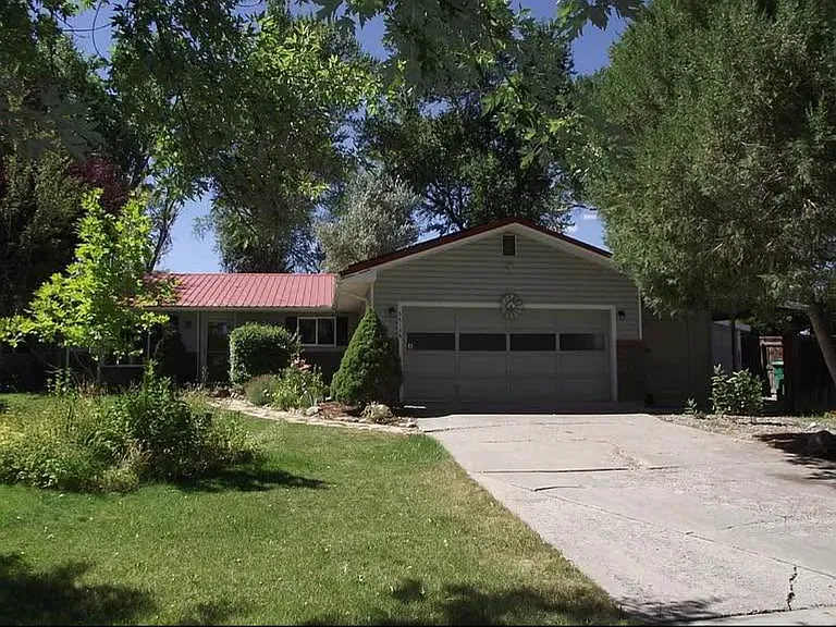 66156 Cottonwood Dr — Photo 2