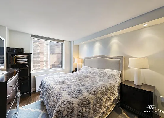 Sold by Warburg | media 4