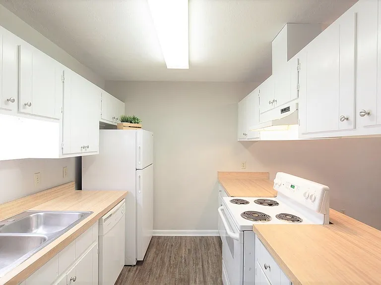671 Holyoke Ct #C — Photo 16