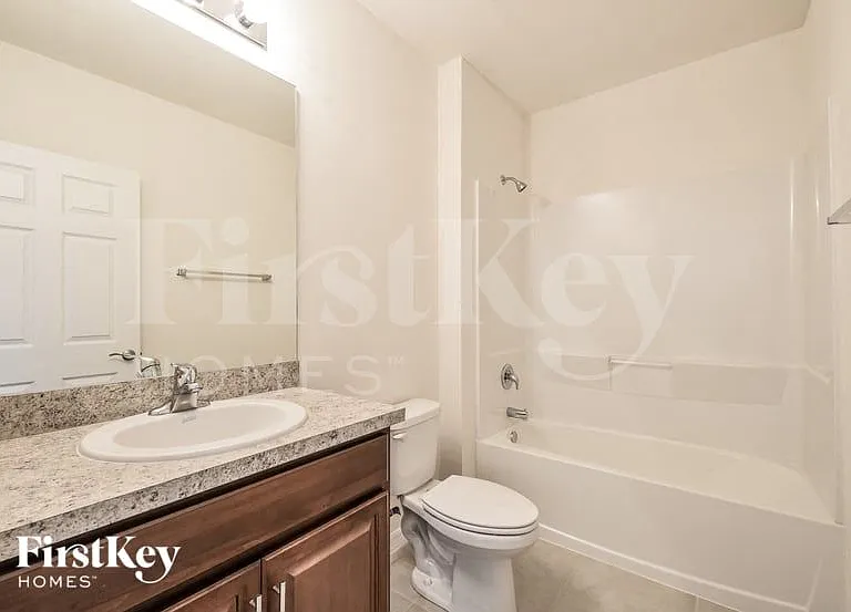 209 SW 20th St — Photo 9