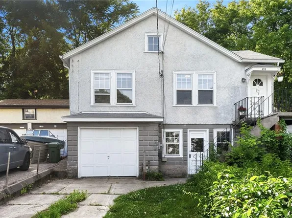 203 Mount Saint Charles Ave, Woonsocket, RI 02895