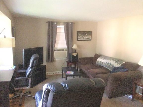 3rd image of 14 Halsey Dr