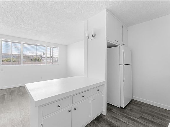 3rd image of 1626 Pine Ave #L