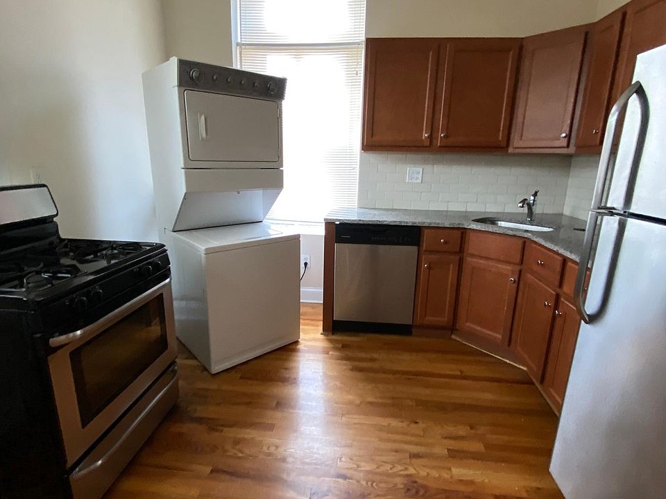 1st image of 3358 N Sheffield Ave #2W