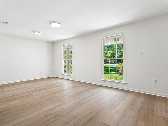 5th image of 260 Garden Ave