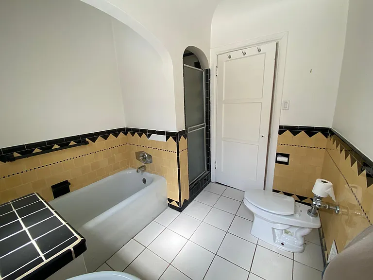 1831 Kelton Ave #1/2 — Photo 13