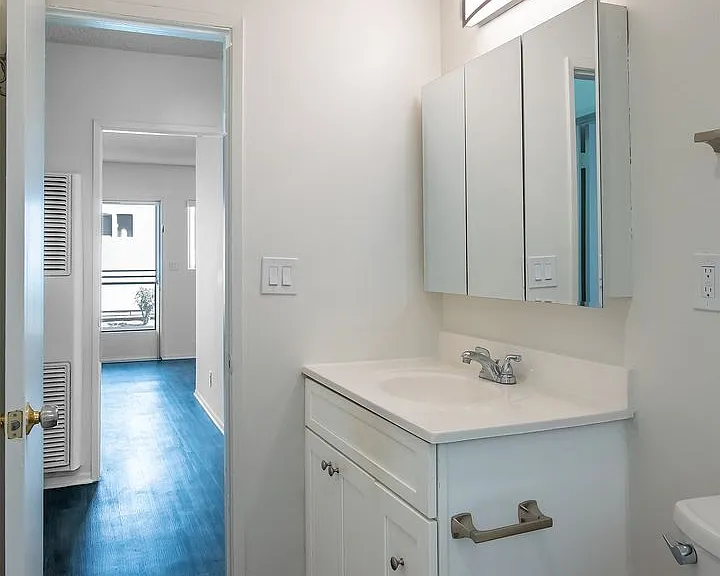 367 W Lexington Dr — Photo 14
