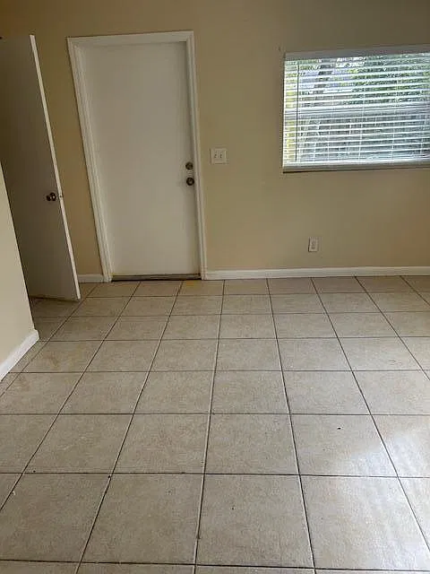 3 bed, 2.0 bath, 1806 sqft, $2,500 — Photo 3
