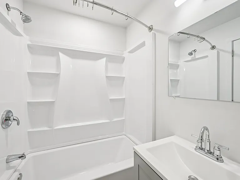 Hamilton Apartments — Photo 21
