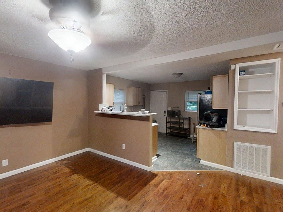 1st image of 145 Signal Hills Dr
