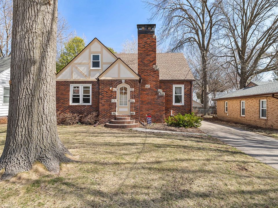 1st image of 2207 35th St