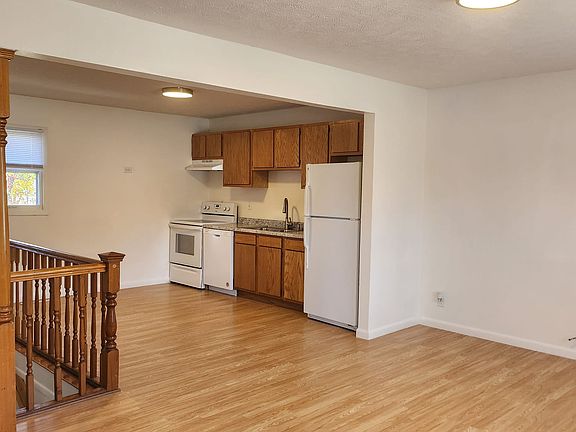 3rd image of 3626 S 120th St