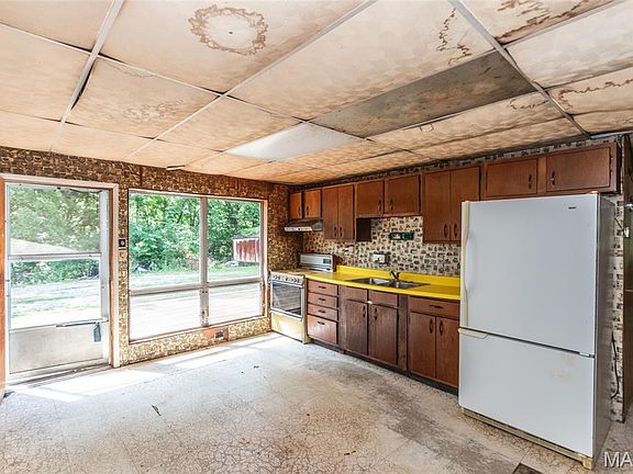 3rd image of 5050 Ridgeview Dr
