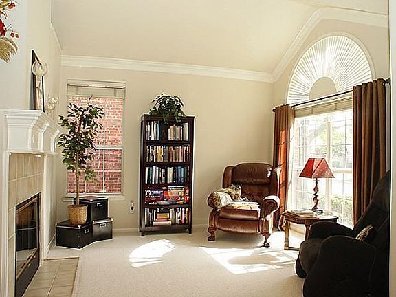 4th image of 3109 Fox Hollow Dr
