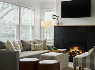 6747 Roe Ave, Prairie Village, KS 66208