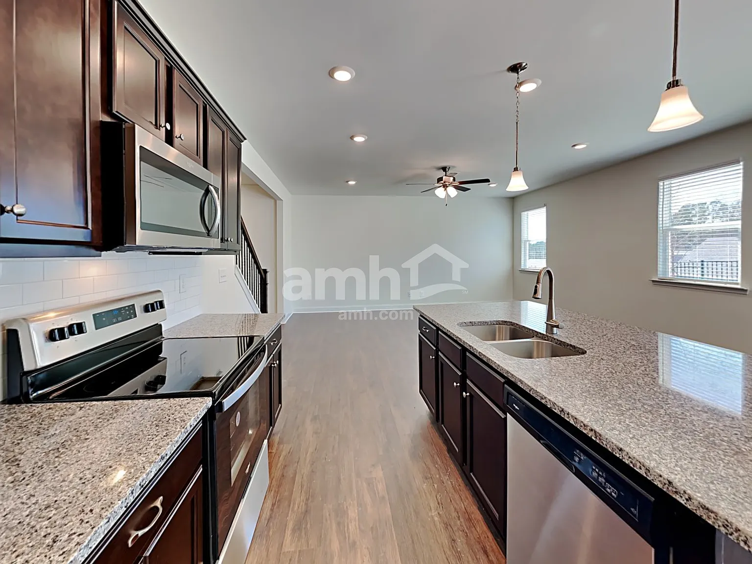 4 bed, 2.5 bath, 2098 sqft, $2,435 — Photo 3