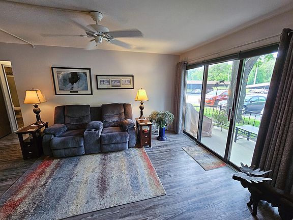 4th image of 2433 Byron Center Ave SW APT 103