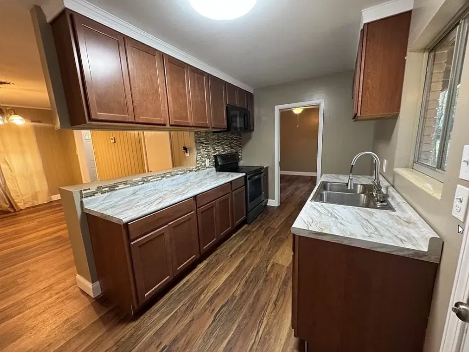 3 bed, 1404 sqft, $1,600 — Photo 2