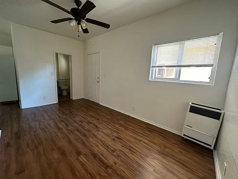 1033 Hoffman Ave #12 — Photo 43