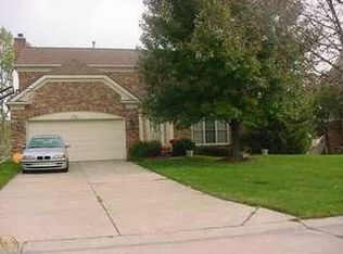 1712 Foresthill Dr, Rochester Hills, MI 48306