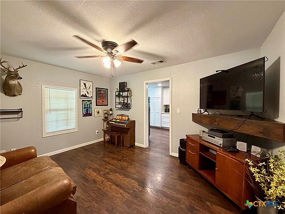 4th image of 307 4th St