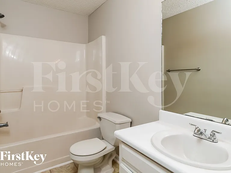 1046 Preserve Ln — Photo 16