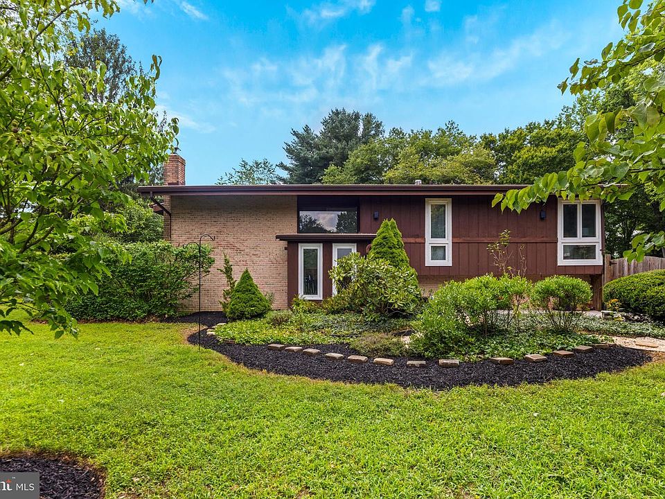 1st image of 2418 Derby Dr