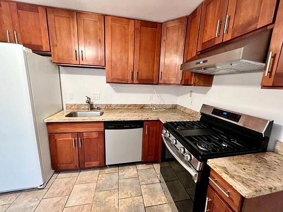 4th image of 3001 Elizabeth Ln