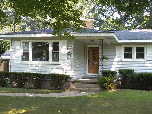 2nd image of 4930 Elmwood St