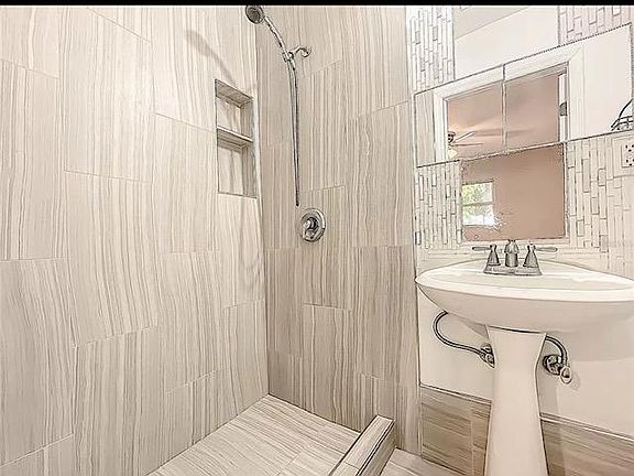 5th image of 2801 Aloma Ave