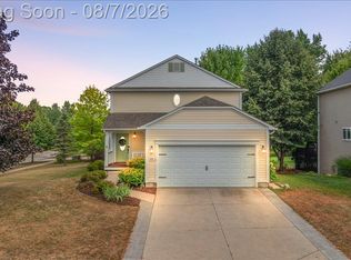920 E Caroline St, Fenton, MI 48430