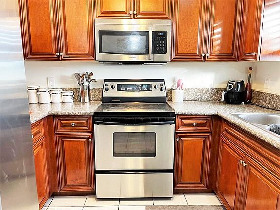 3rd image of 1217 15th Avenue S