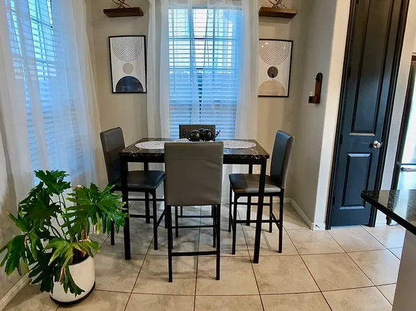 214 Club Crest Ln, Houston, TX 77009