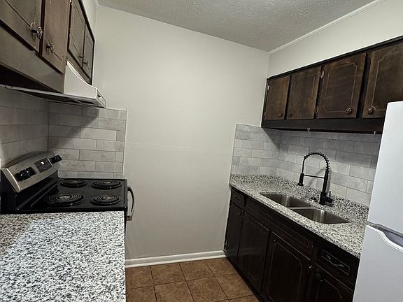 3rd image of 301 E Choccolocco St APT 5