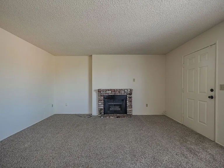 1021 W Perdew Ave — Photo 6
