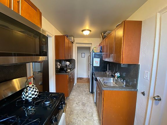2nd image of 2728 Henry Hudson Pkwy #C82