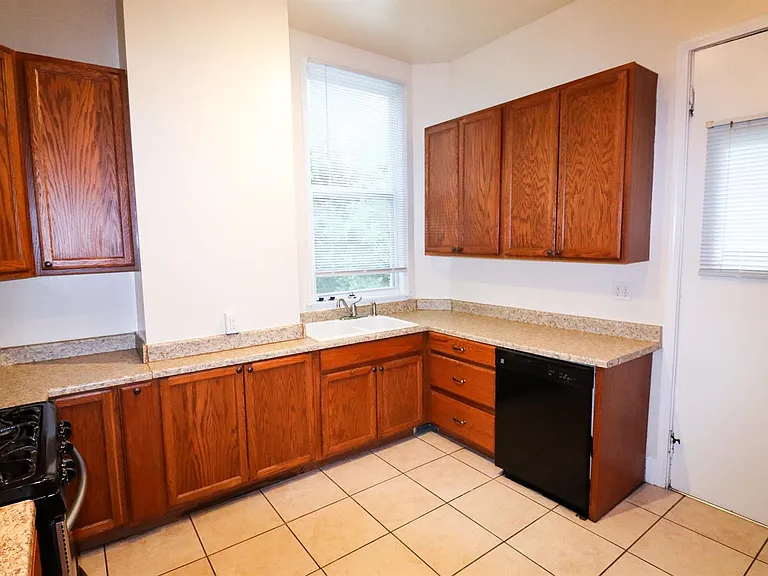 2620 Eden Avenue — Photo 4
