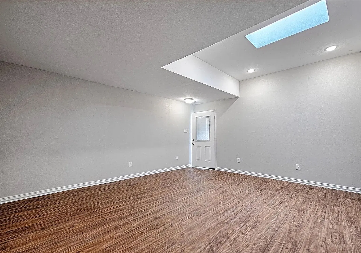 Room in 3 Bedroom Home in Richardson — Photo 3