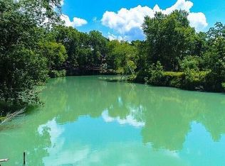 84 Glendale Ln, Luling, TX 78648