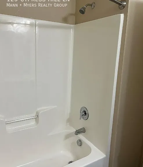 123 Cypress Hill Ln — Photo 14