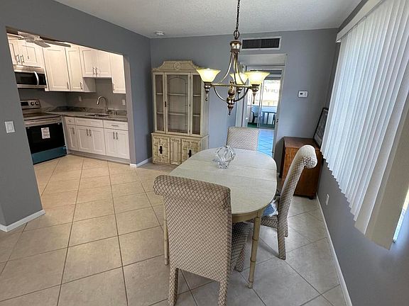 4th image of 418 Saxony Way Unit I