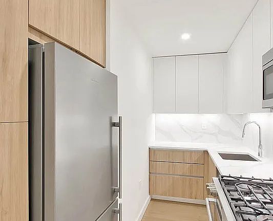 4th image of 227 E 59th St #1G