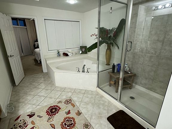 3rd image of 2668 Beach Blvd