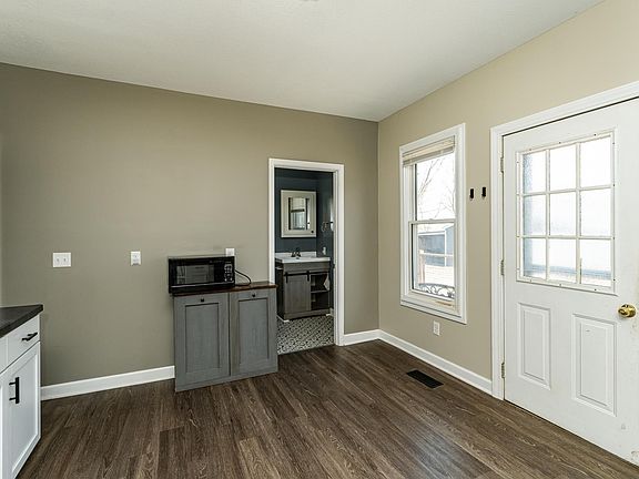 4th image of 340 E Main St