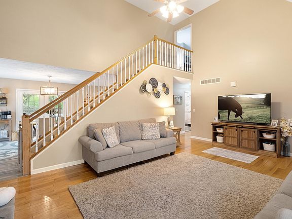 5th image of 112 Oakwood Cir